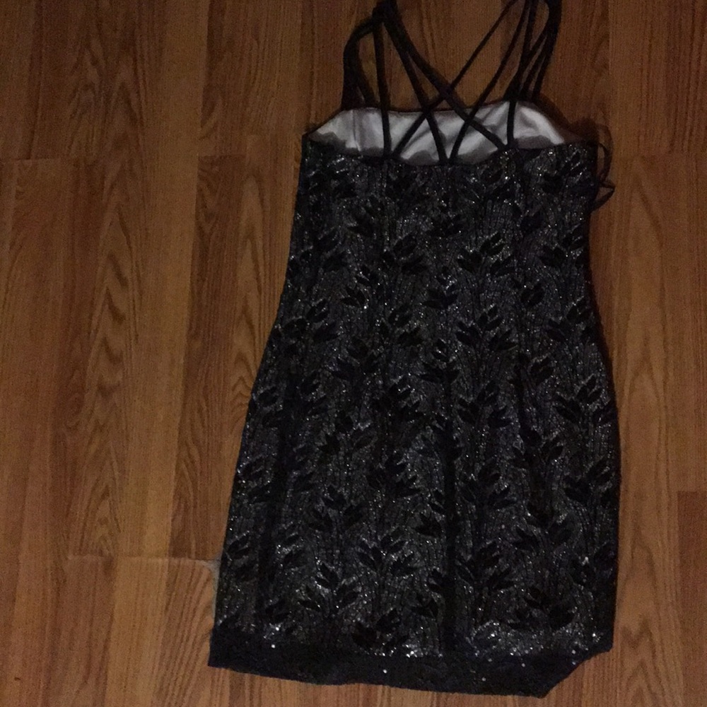 Dress - Picture 3 of 3